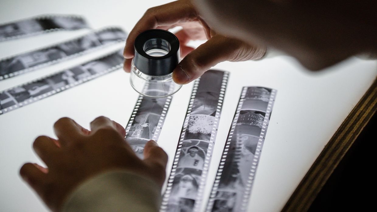 A contact sheet of small photographs.