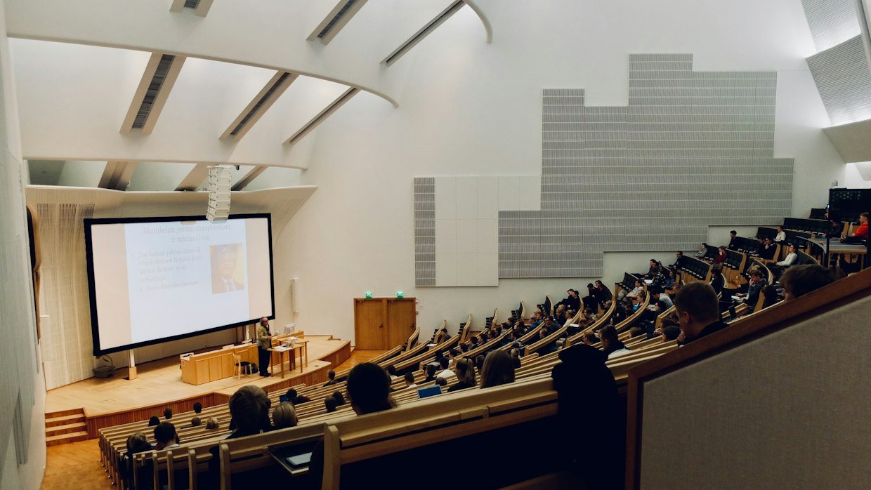 A lecture hall, the kind of long talk where Eightify’s 10-hour limit matters.