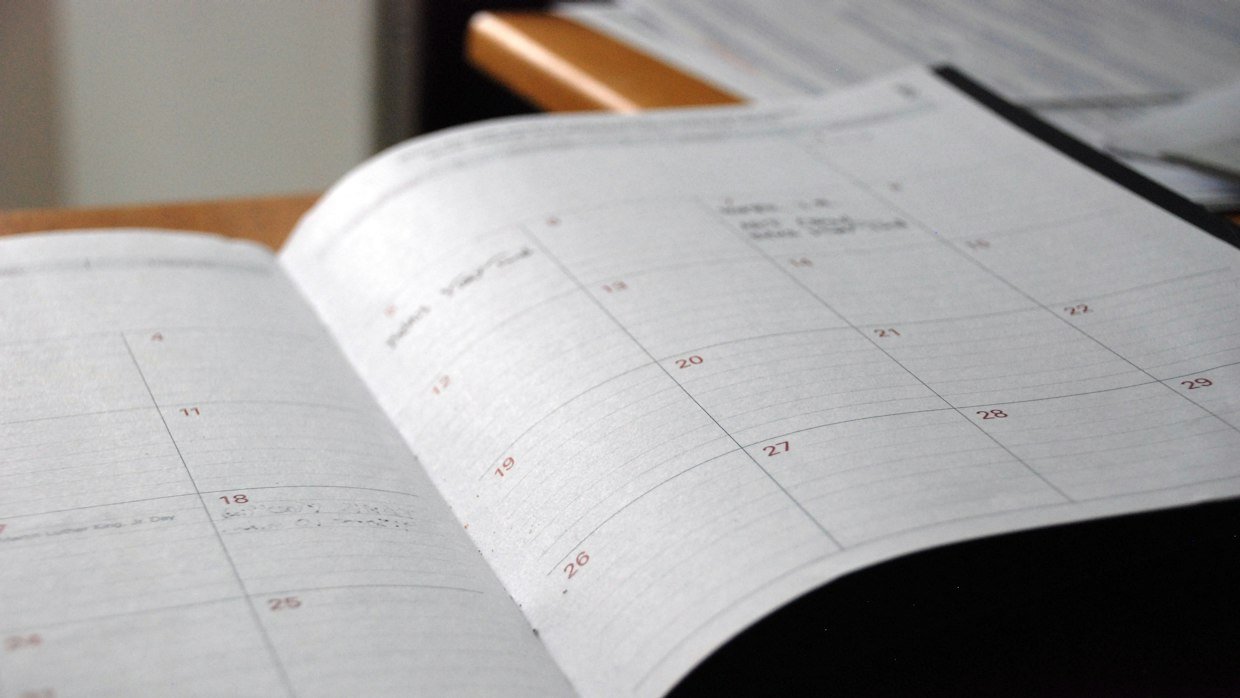 A calendar page with one hour marked.