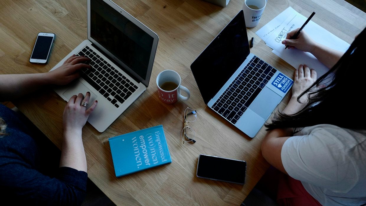 A study session with laptops and textbooks, the kind of study system Mindgrasp describes itself as.