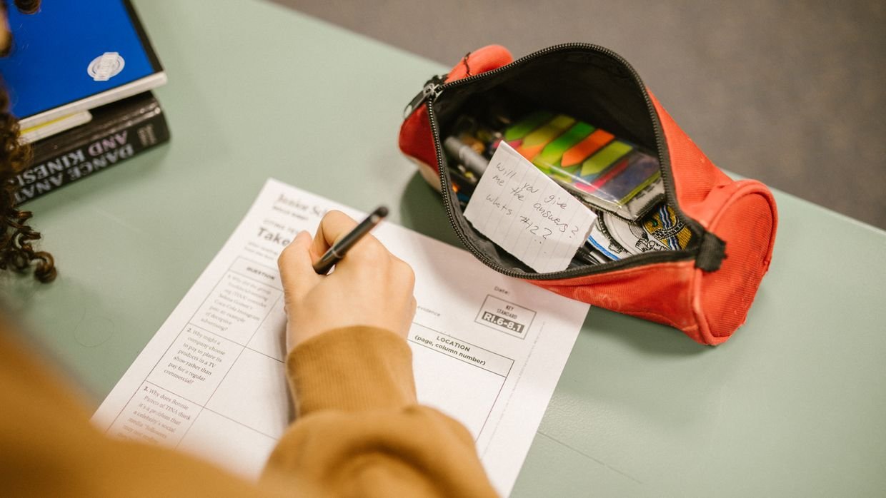 Flashcards and a quiz sheet, study tools Mindgrasp lists and this summarizer does not have.