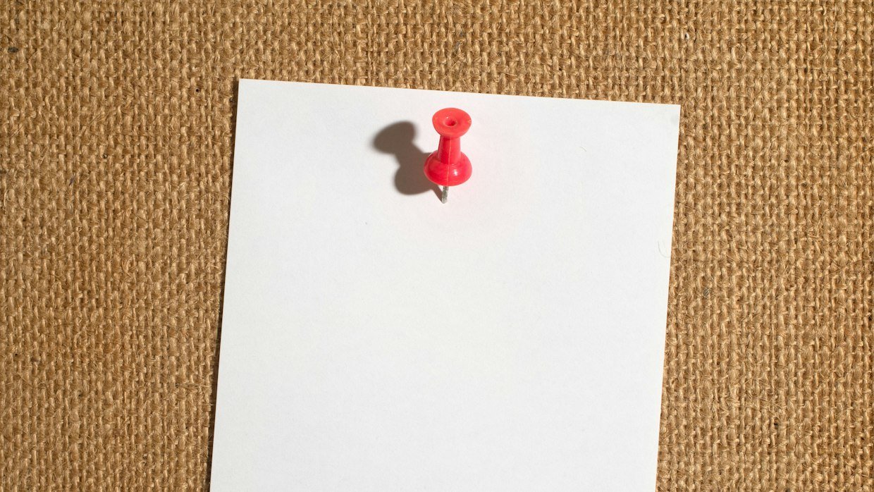 String connecting pins across a board.