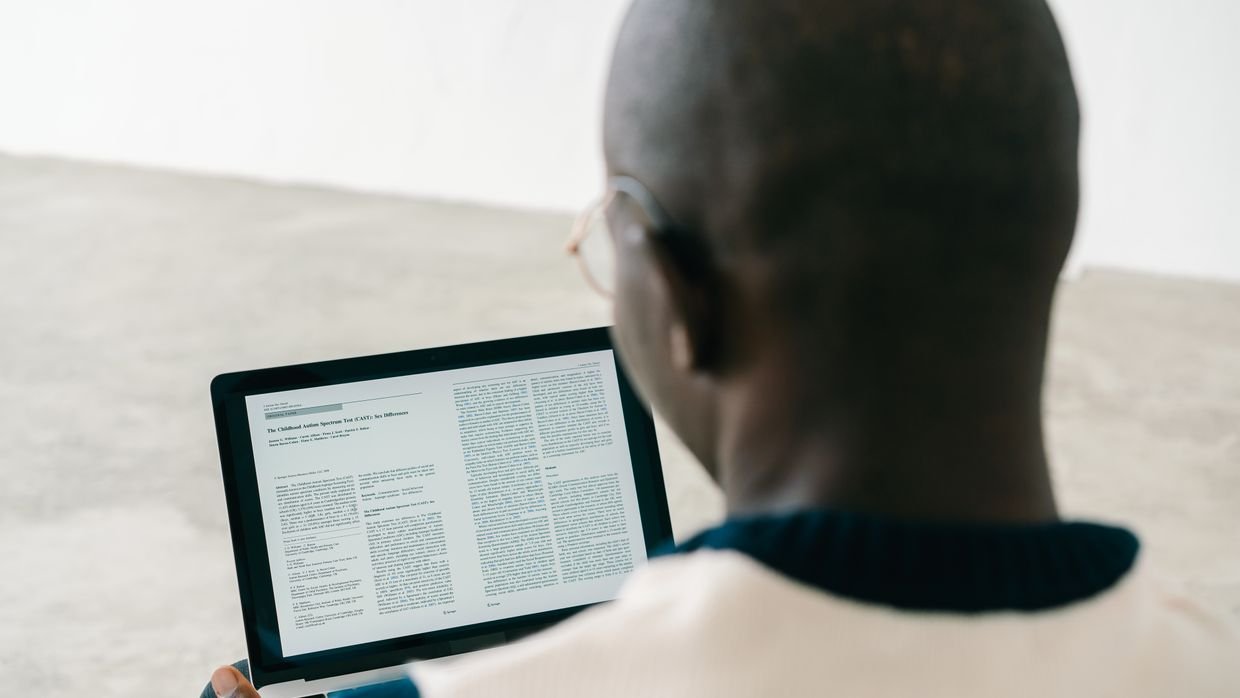 A person reading a summary on a laptop, built from caption text and start times.